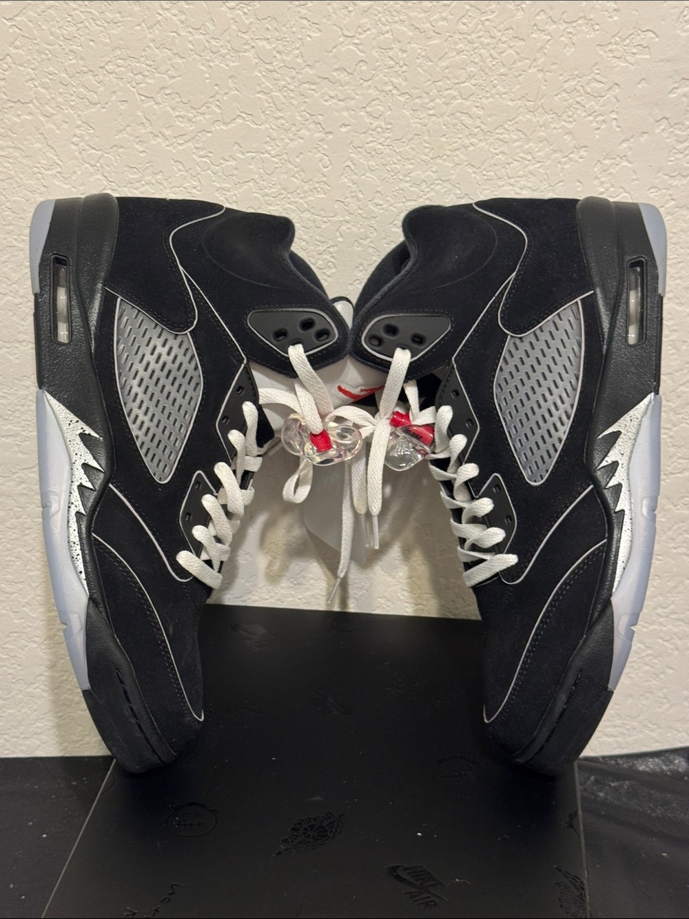 Jordan 5 retro Men’s Black, Metallic and White Retro Basketball Sneakers